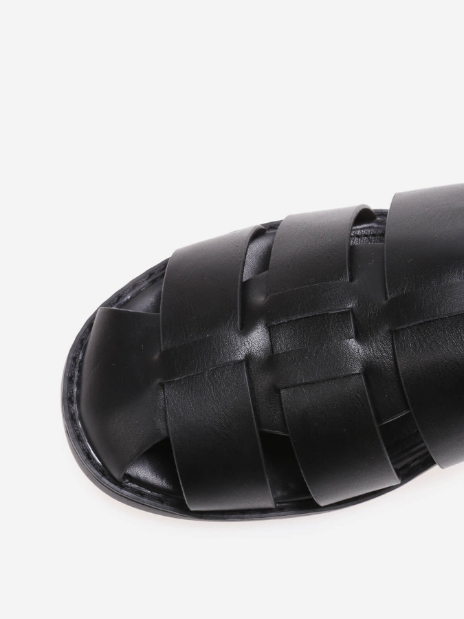 Sandales noires style méduse à bout fermé et boucle dorée