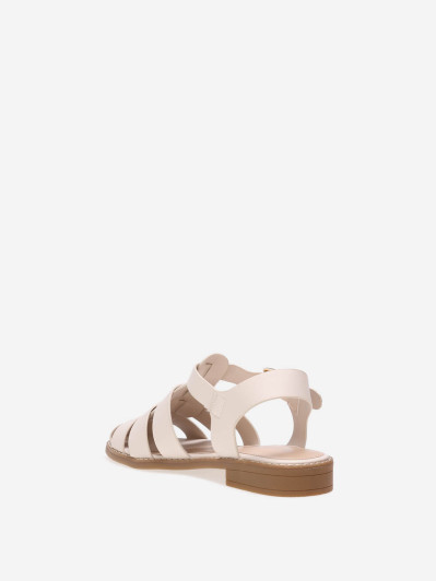 Sandales beiges style méduse à bout fermé et boucle dorée