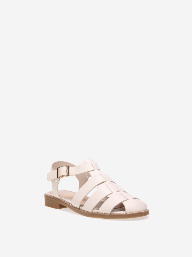 Sandales beiges style méduse à bout fermé et boucle dorée