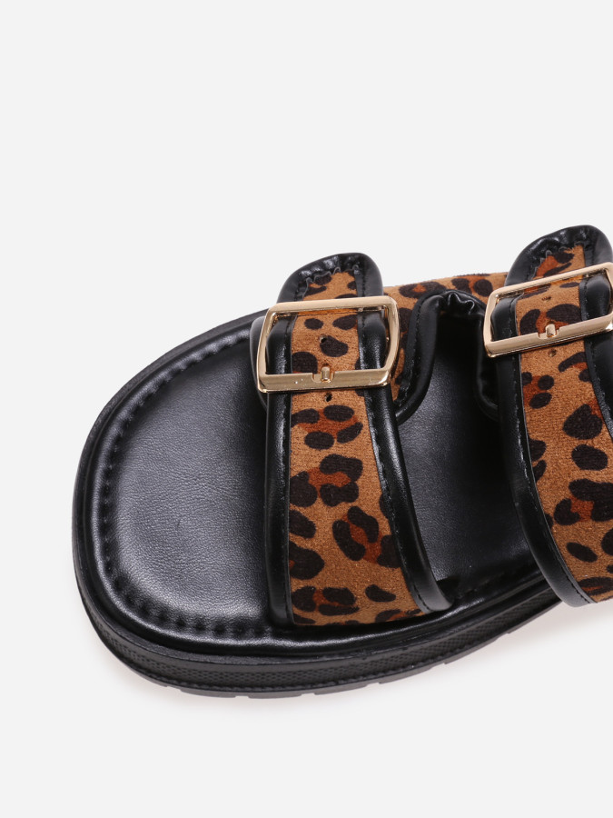 Mules léopard avec brides en suédine à motif animal