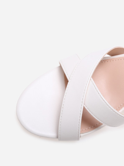 Sandales à talon carré avec brides croisées