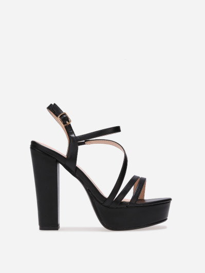 Sandales noires à talon haut et brides fines