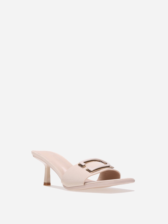 Mules beiges à talon et détail en D métallisé