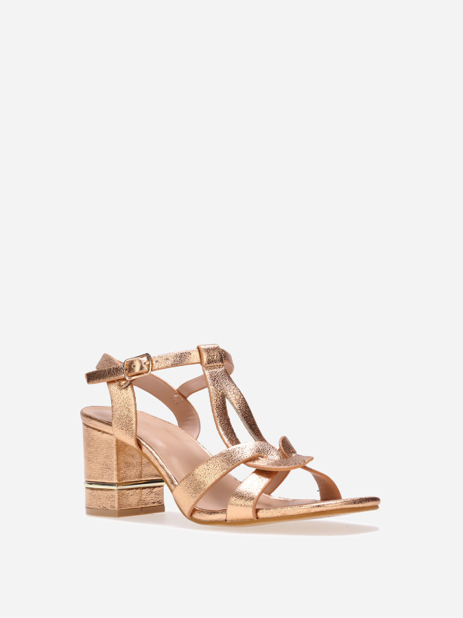 Sandales dorées rose à talons avec détail métallique