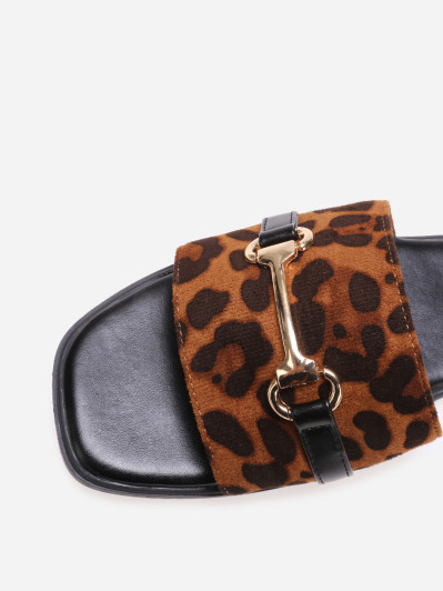 Mules léopard à bride en tissu et mors doré