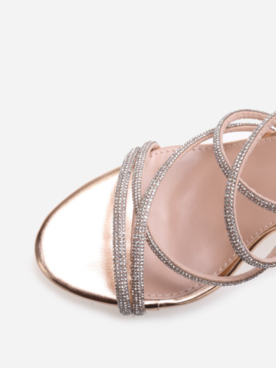 Sandales dorées rose à talon et brides entrecroisées à strass