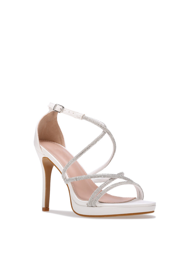 Sandales à talon blanches et brides entrecroisées à strass