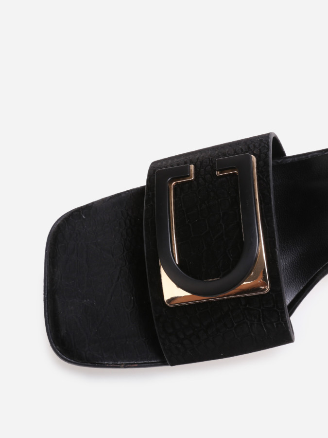 Mules noires à talon et détail en D métallisé