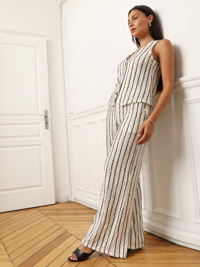 Ensemble à veston et pantalon rayés en maille beige