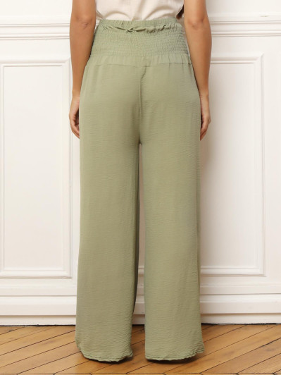 Pantalon fluide vert avec ceinture style raphia
