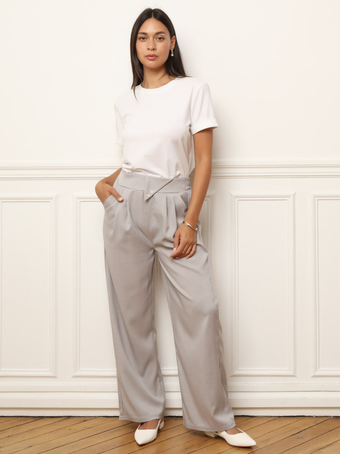 Pantalon de costume gris à revers asymétrique