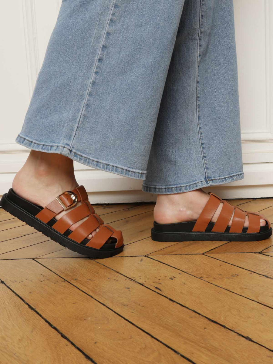 Mules ajourées camel à boucle