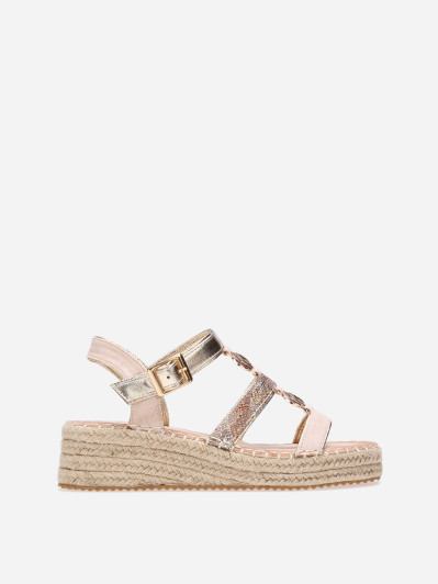 Sandales beiges à brides en suédine et détail métallisé