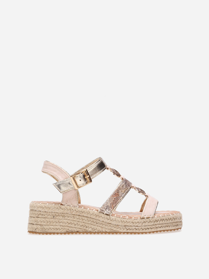 Sandales beiges à brides en suédine et détail métallisé