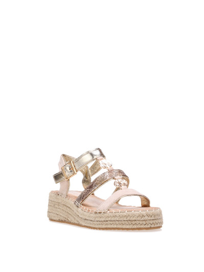 Sandales beiges à brides en suédine et détail métallisé