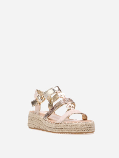 Sandales beiges à brides en suédine et détail métallisé