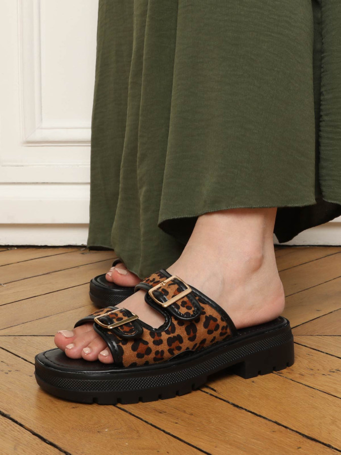 Mules léopard avec brides en suédine à motif animal