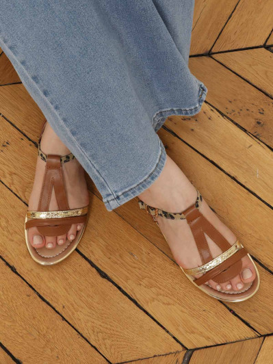 Sandales plates camel avec bride à motif animal