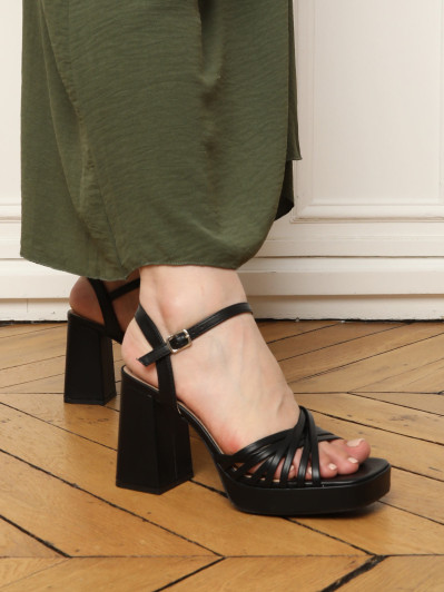 Sandales noires à talon large et multibrides