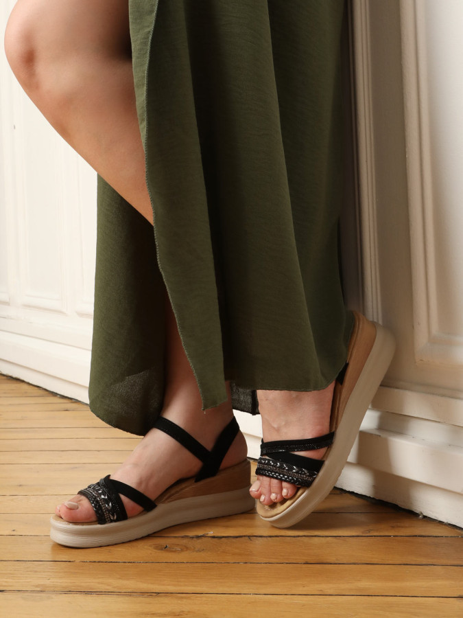 Sandales noires avec brides en suédine et strass