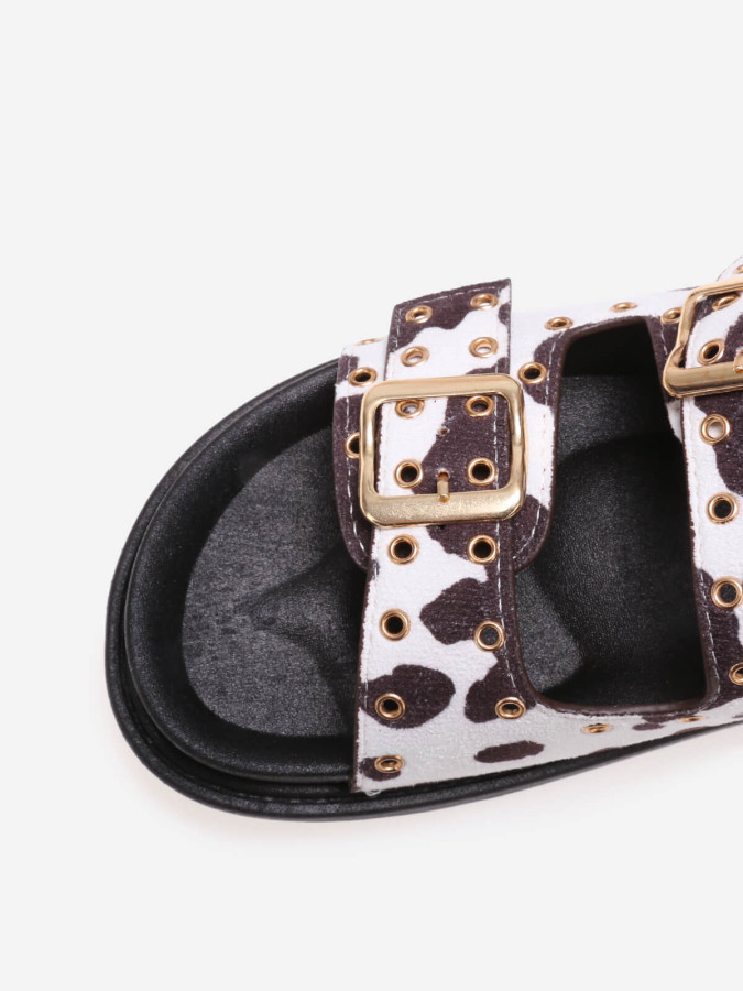 Sandales motif vache à boucles et œillets métalliques