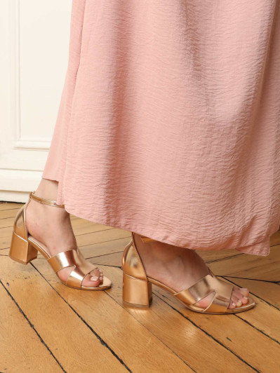 Sandales avec large bride ajourée