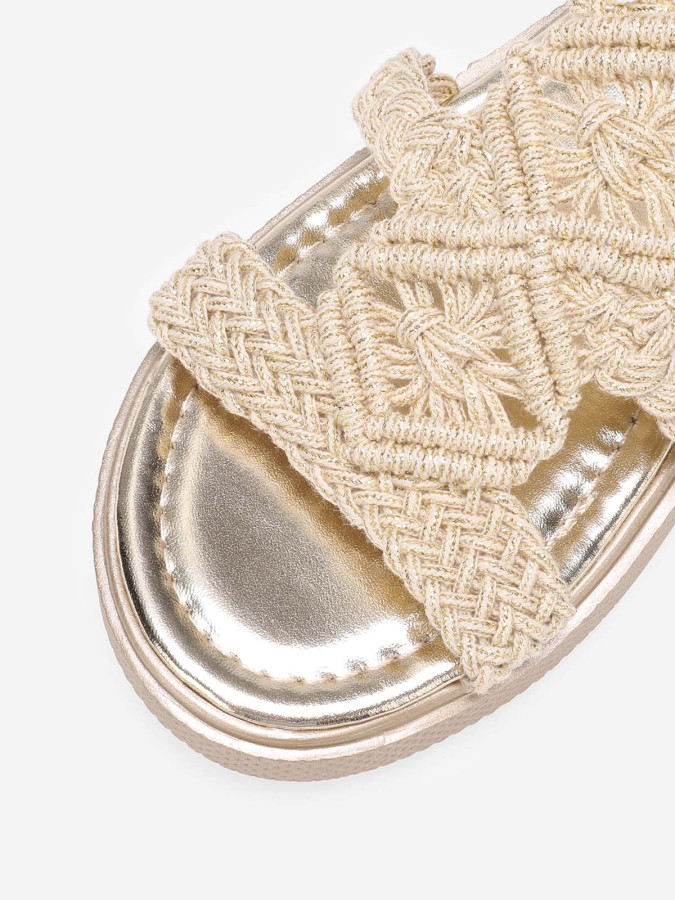 Sandales dorées à plateforme et brides tressées