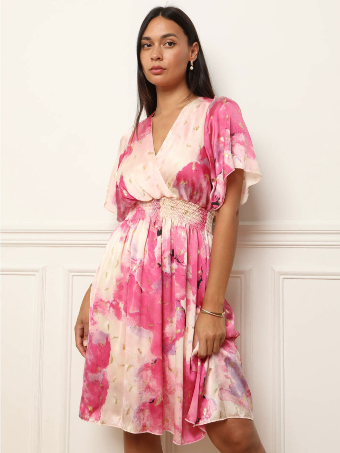 Robe fuchsia évasée à plumes dorées