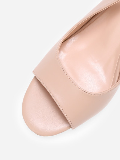 Sandales slingback asymétriques à talon fin