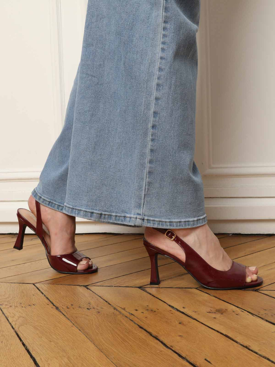 Sandales slingback bordeaux asymétriques et vernies