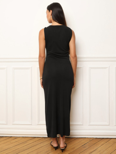 Robe froncée noire à bijou étoile de mer