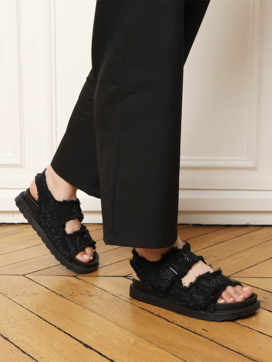 Sandales noires en denim effet destroy et à strass