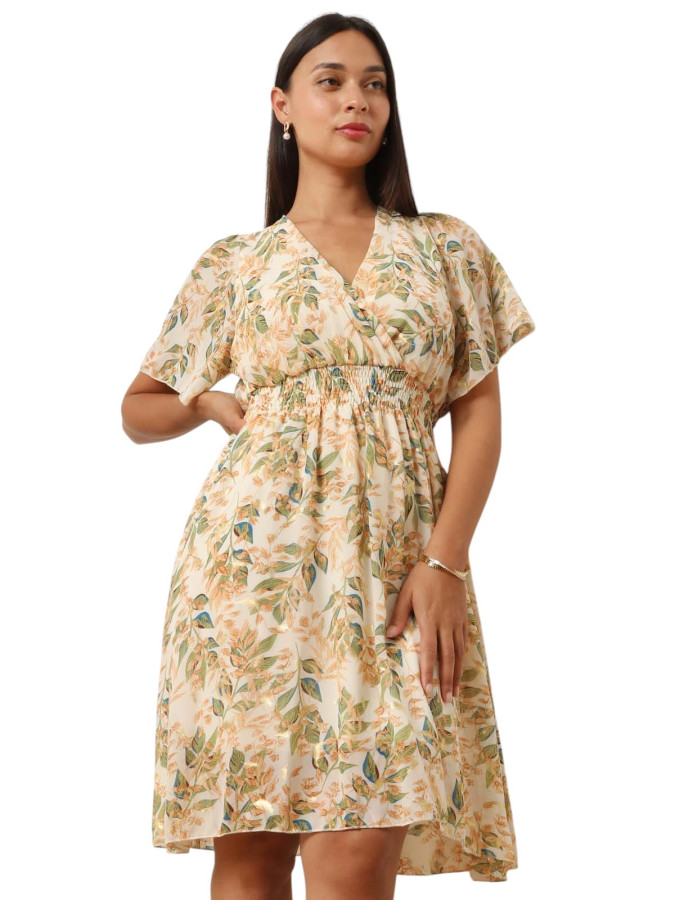 Robe blanche cache-cœur à motifs feuilles et détails dorés