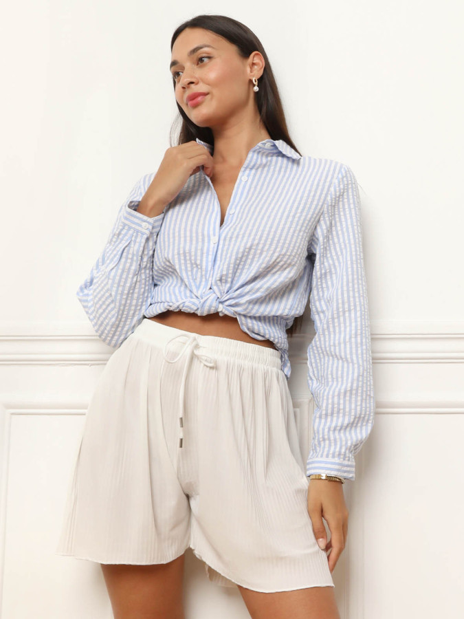 Short blanc fluide et plissé à nouer