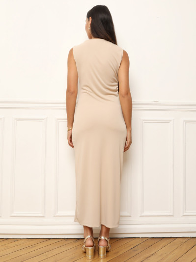 Robe froncée beige à bijou étoile de mer