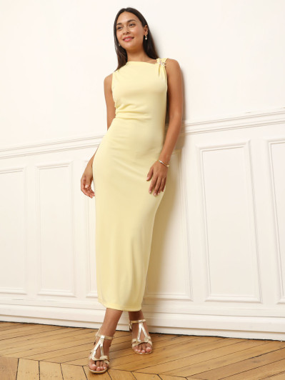 Robe froncée jaune à bijou étoile de mer