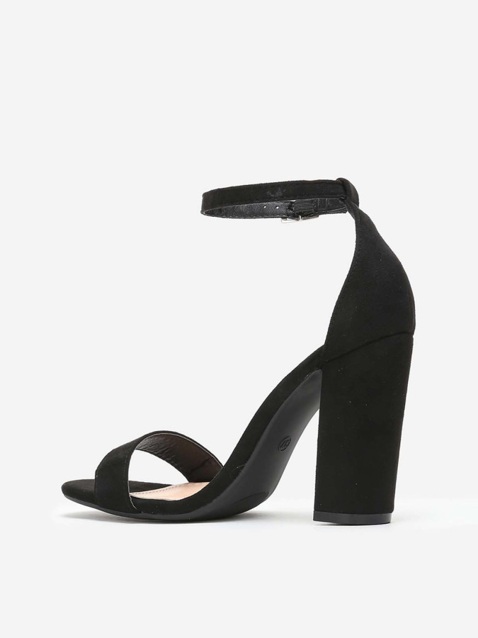 Sandales suédine à talon carré