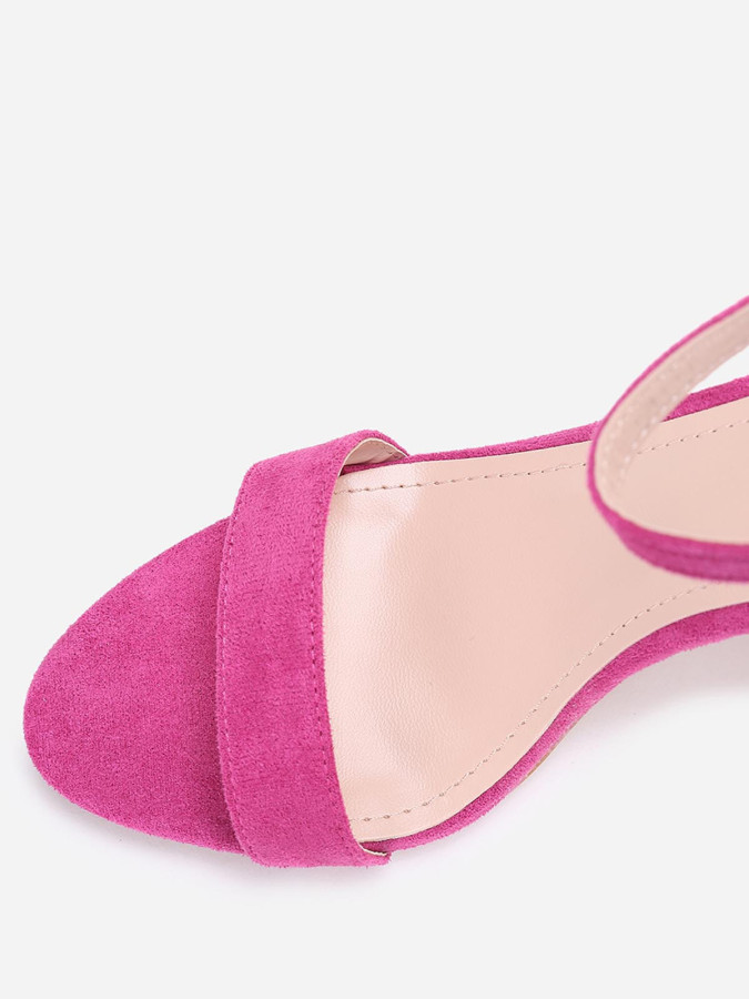 Sandales violettes à brides et talon carré