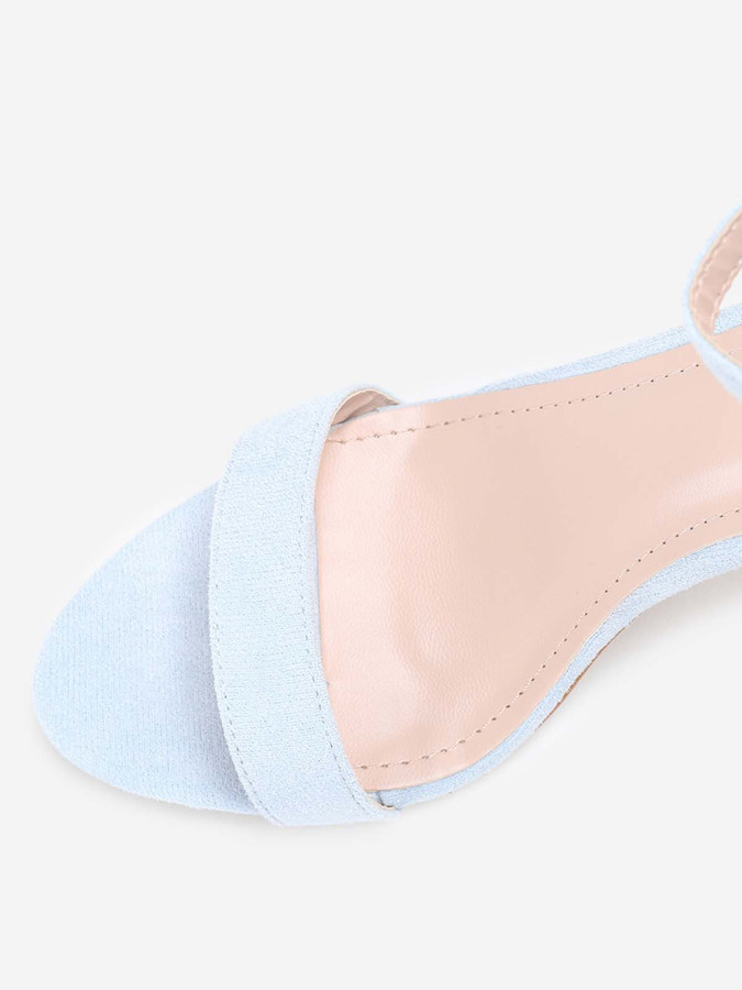 Sandales bleues à brides et talon carré