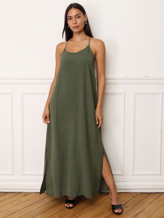 Robe kaki à bretelles fendue sur les côtés