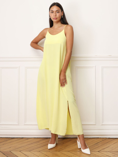 Robe jaune à bretelles fendue sur les côtés