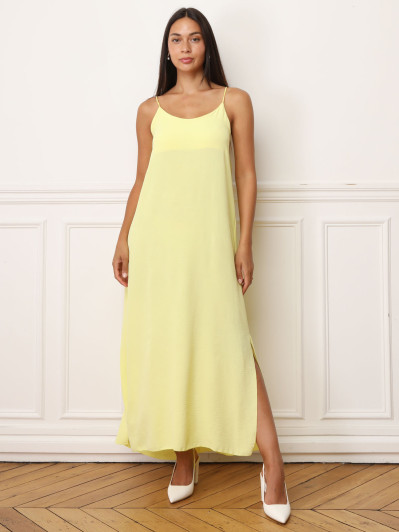 Robe jaune à bretelles fendue sur les côtés
