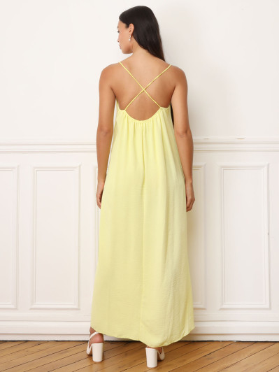 Robe jaune à bretelles fendue sur les côtés