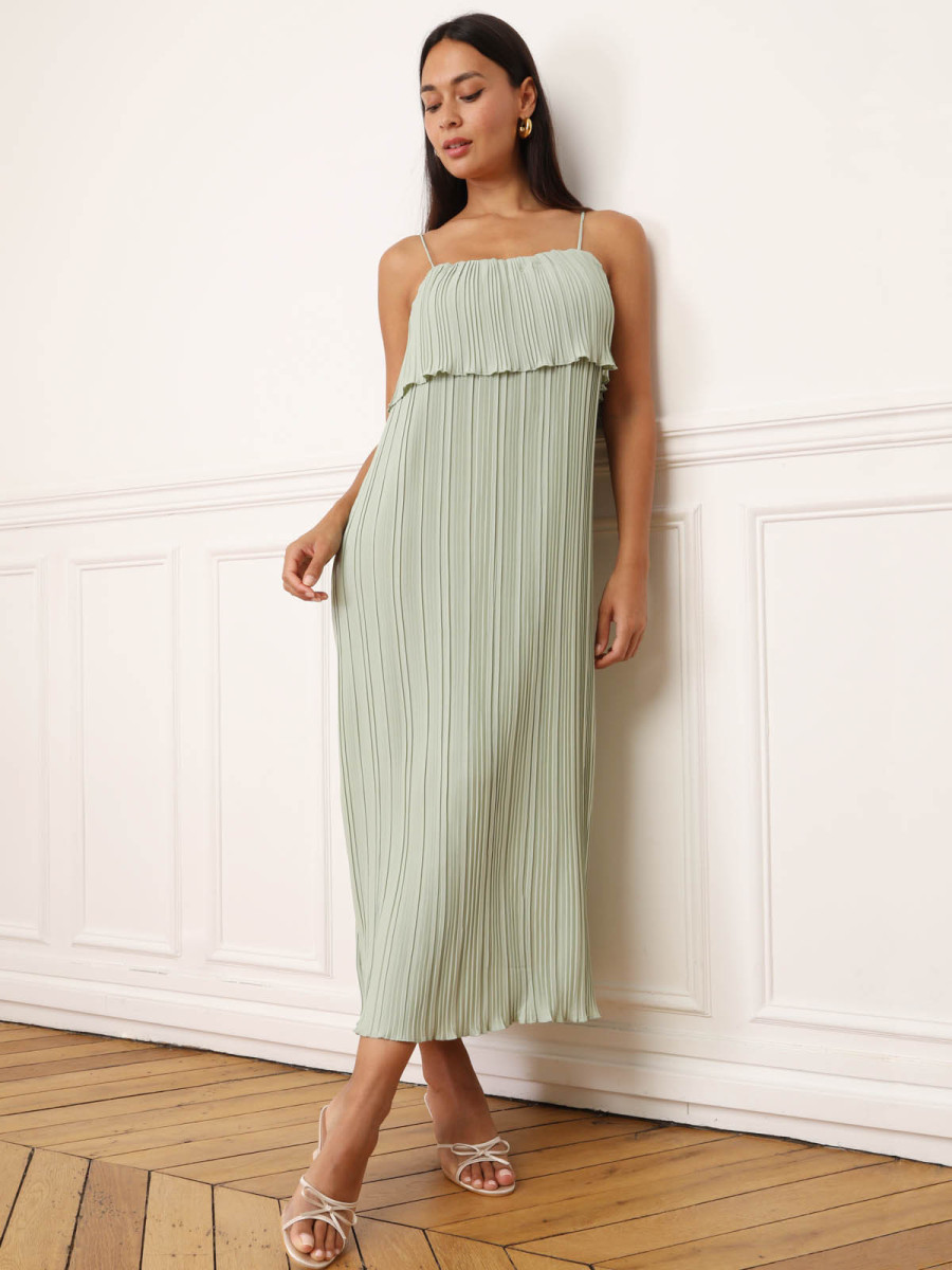 Robe fluide et plissée à volants