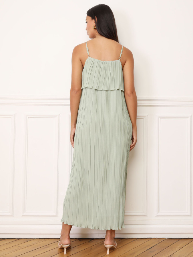 Robe fluide et plissée à volants