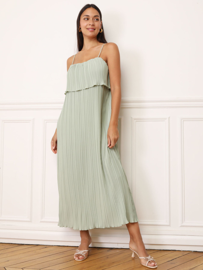 Robe fluide et plissée à volants