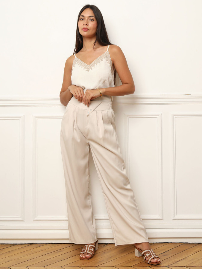 Pantalon de costume beige à revers asymétrique