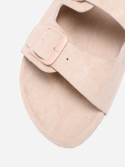 Mules à double bride en suédine beige | Sandales tendance La Modeuse