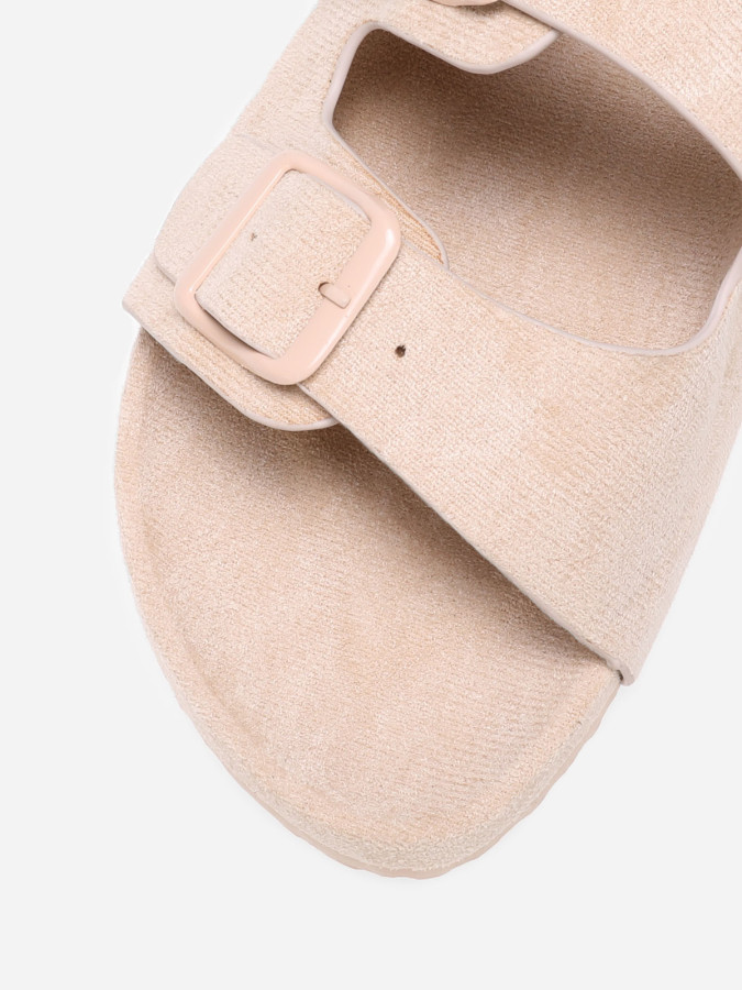 Mules à double bride en suédine beige | Sandales tendance La Modeuse