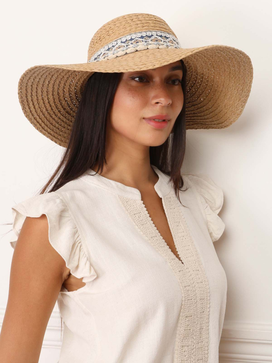 Capeline en paille taupe avec galon brodé